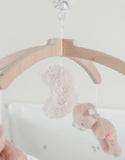 Noukie's Fluffy, Orso & Lily mobile musical en bois rose Lily & Fluffy N2555.50